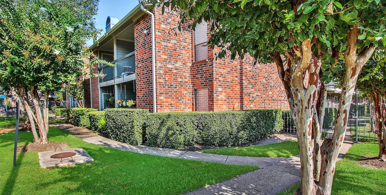 the apartment complex at The Westmount at London Park